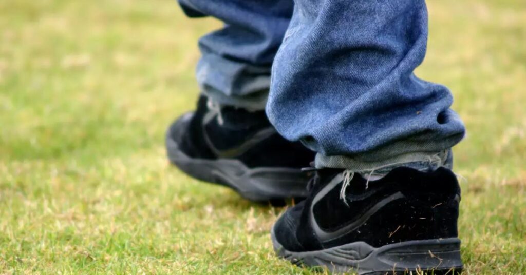 Best Shoes to Wear With baggy jeans